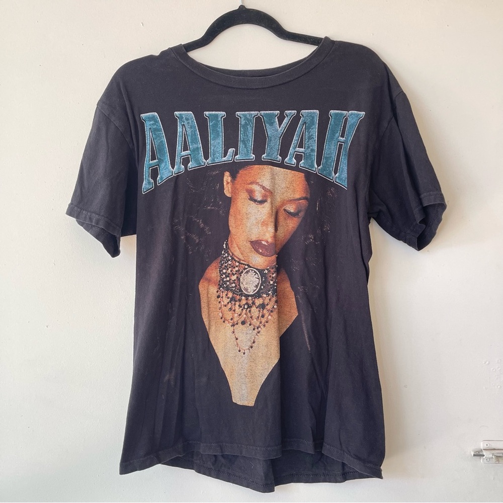 Aaliyah Graphic Black T-Shirt